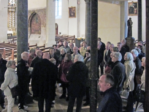 L'accueil à l'entrée de l'église