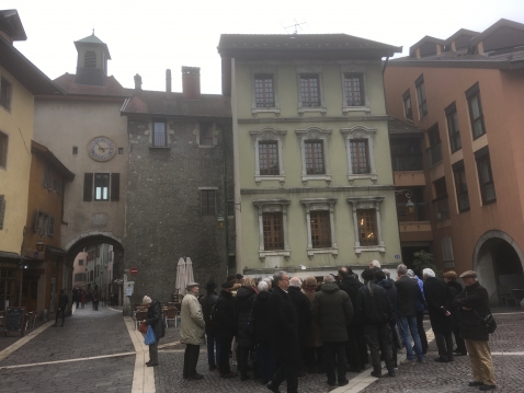 Début de la visite, devant la Maison Gallo