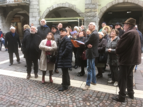 Examen de la façade de l'hôtel Bagnorea