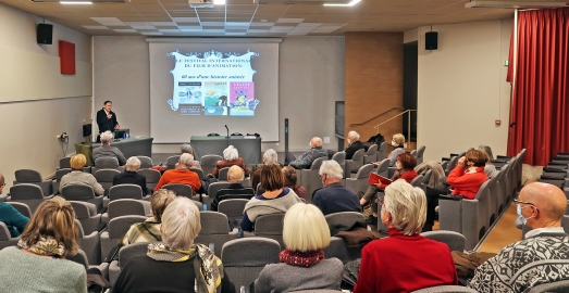 La salle très intéressée