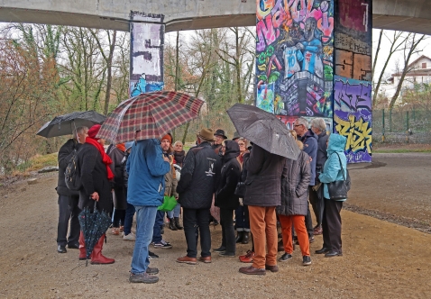 Un moment à l'abri du pont de la Rocade